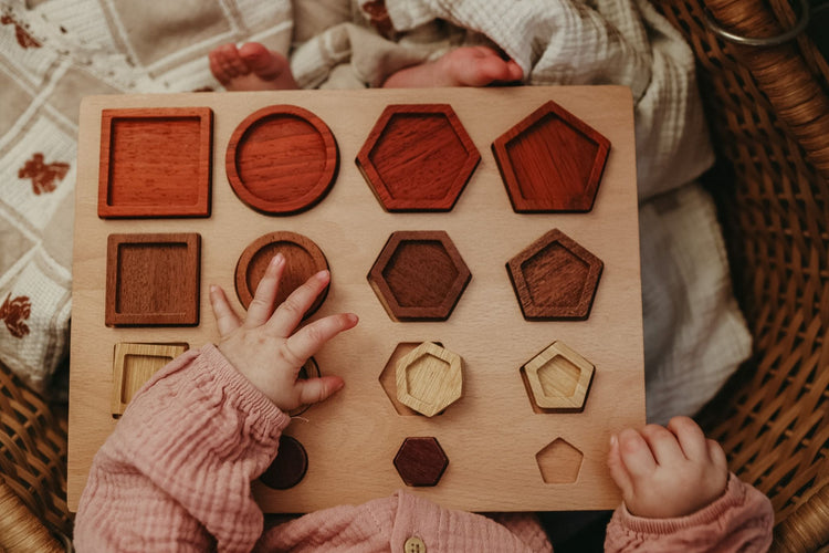 Shape sorting puzzle