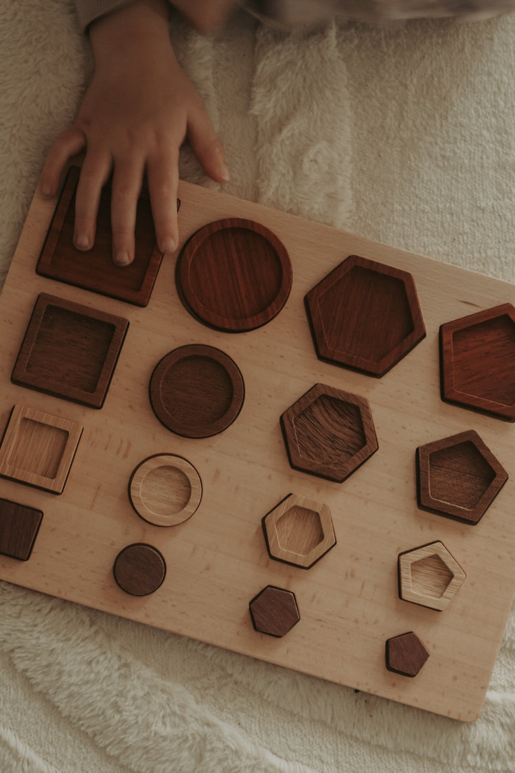 Shape sorting puzzle