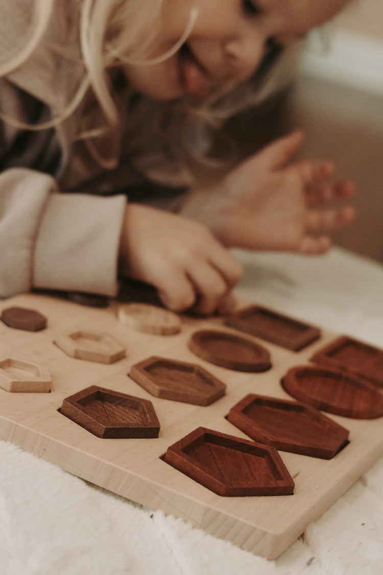 Shape sorting puzzle