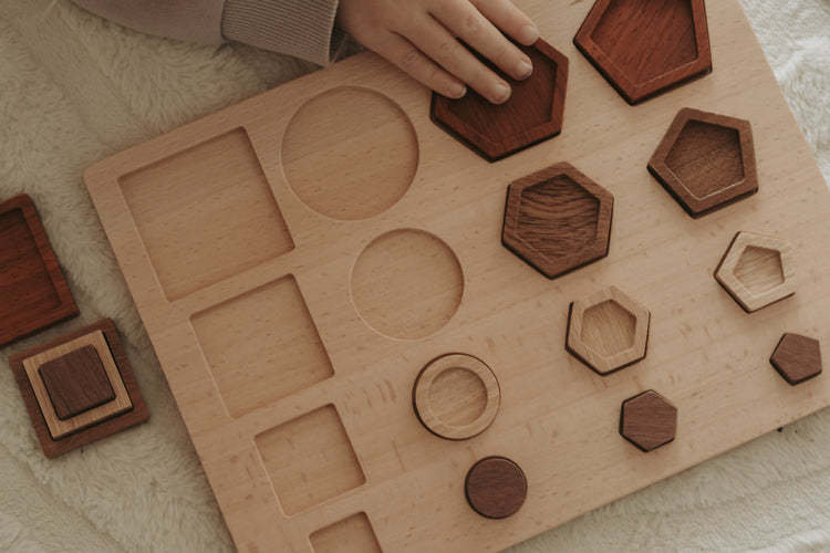 Shape sorting puzzle