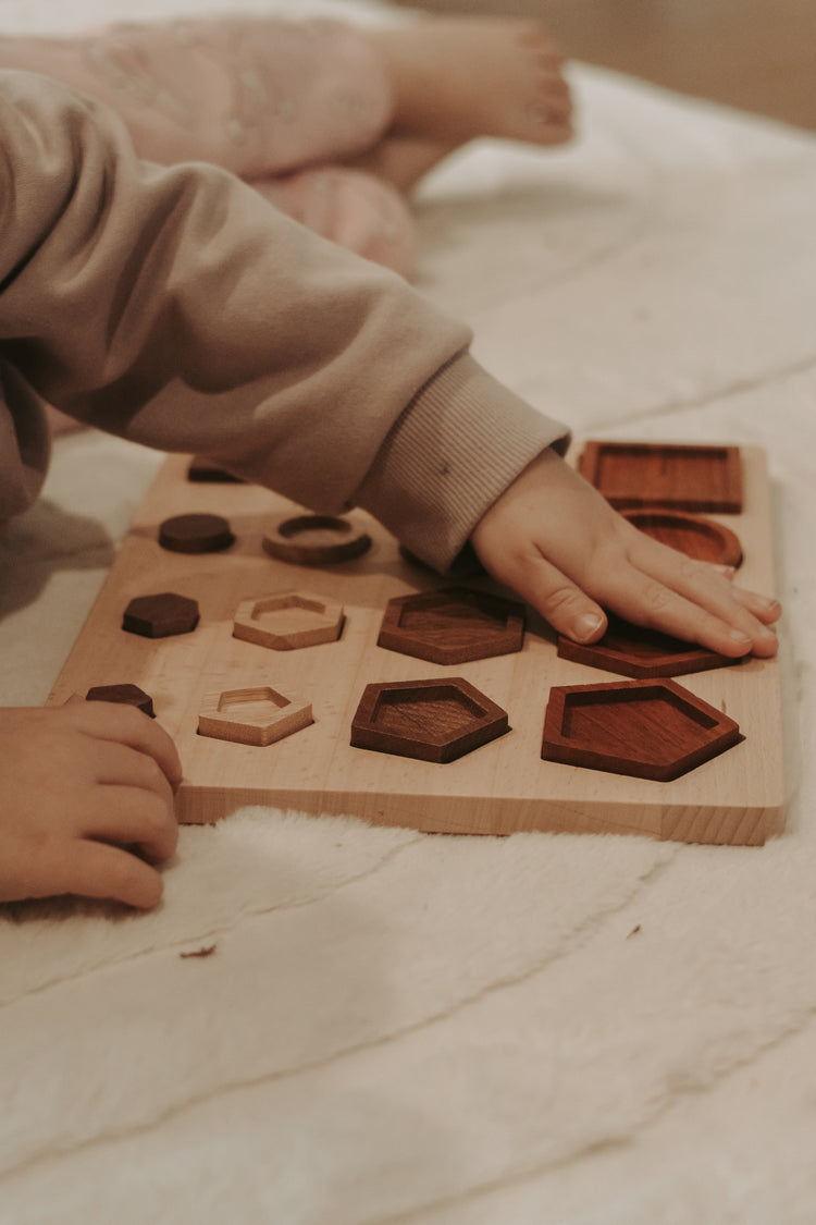 Shape sorting puzzle